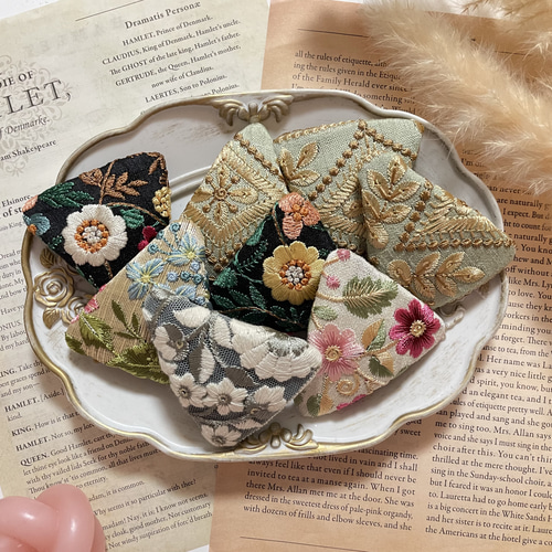 【194】リバティプリント　ハンドメイド　ねこパッチンピン　オーバル　ヘアピン 194】リバティプリント ハンドメイド ねこパッチンピン オーバル