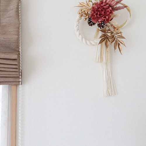 早割】白ラタンとくすみマムの迎春しめ縄飾り2026 くすみ マム 菊