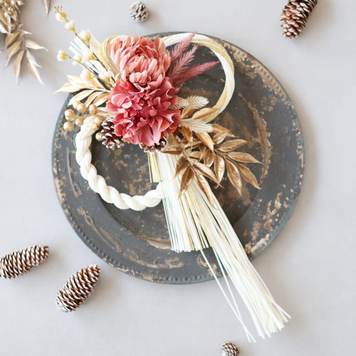 早割】白ラタンとくすみマムの迎春しめ縄飾り2026 くすみ マム 菊