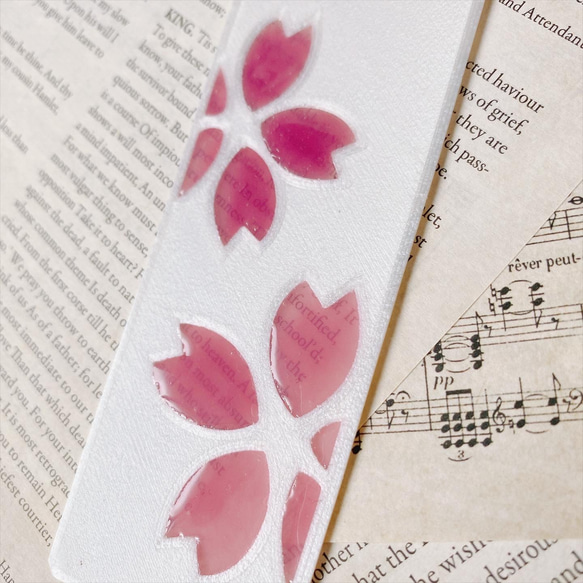 おしゃれに美しく透けるしおり 和風 白黒　りんご　桜　レジン　3Dプリンター　モノクロ　大人可愛い　かわいい　透明感 10枚目の画像