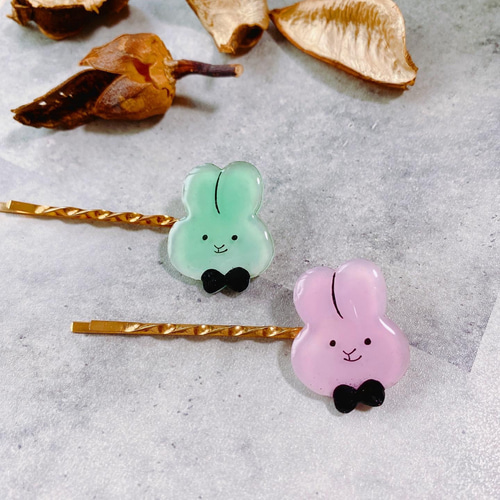 シックなうさぎのヘアピン 金色 プラバン レジン モード感 パステル