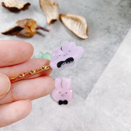 シックなうさぎのヘアピン 金色 プラバン レジン モード感 パステル
