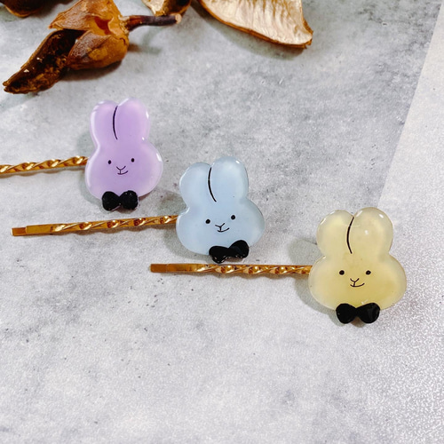シックなうさぎのヘアピン 金色 プラバン レジン モード感 パステル