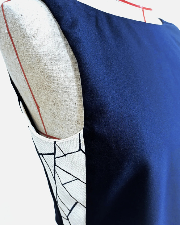 【RE-:Petite】 RE無袖短版上衣 | 海軍藍&米白拼色 | 慢時尚 | 接單製作 第4張的照片
