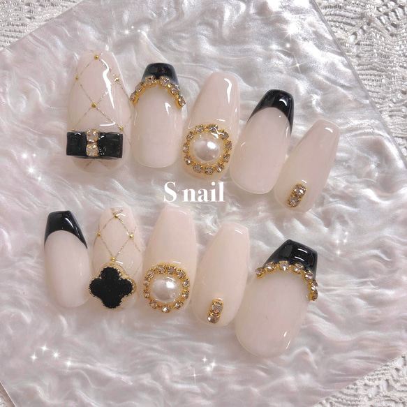 オーダー◇ネイルチップ 黒 ベージュ 量産型 フレンチガーリー リボン 推し ネイルチップ ベージュ 黒 キルティング リボン ビジュー パール