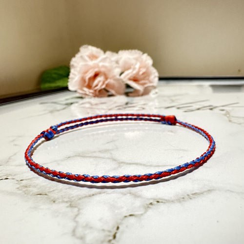 送料無料】手編みミサンガ ブレスレット 細身 赤×青 ブレスレット