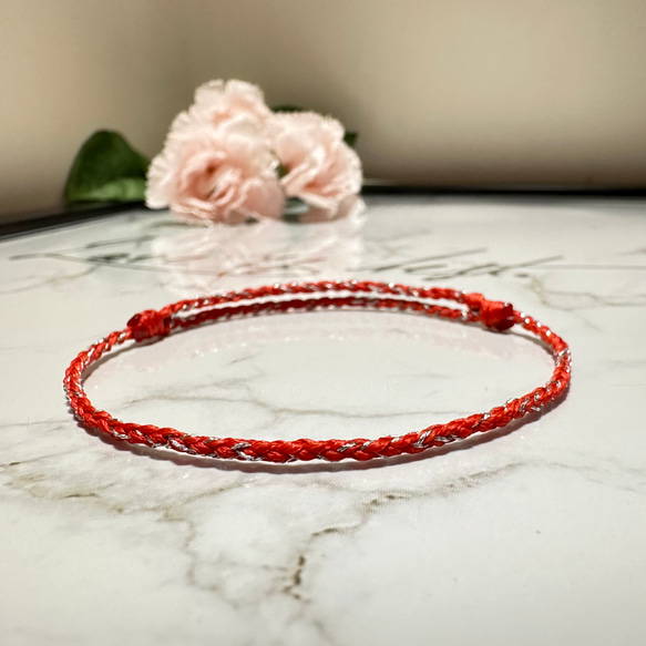 送料無料】手編みミサンガ ブレスレット 細身 赤(銀線入り