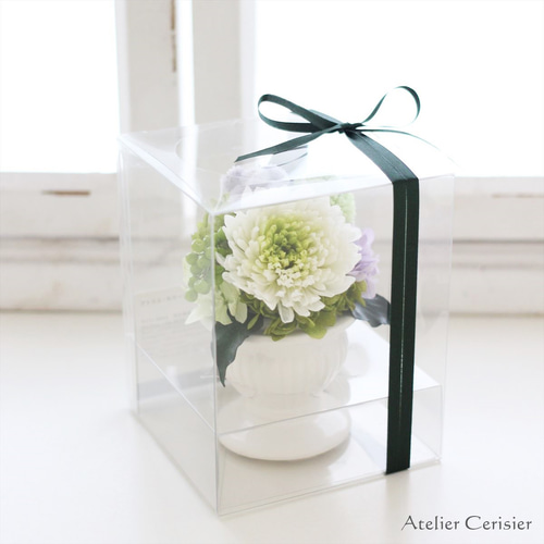 仏花　プリザーブドフラワーアレンジ　クリアケース　お供え花　　ホワイト　蘭 仏花 プリザーブドフラワーアレンジクリアケース入り ダリア