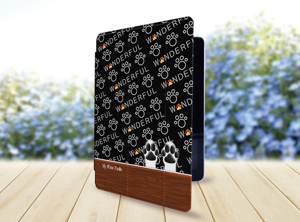 【犬球（Two Paws）ブラック】手帳型iPadケース【バックカバー：ハードタイプ】片面印刷/カメラ穴あり 2枚目の画像