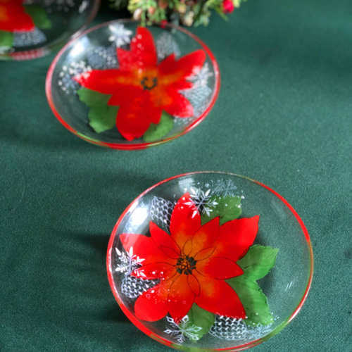 ポインセチアとレース模様の12cmプレート お椀・ボウル・鉢 HITOMI