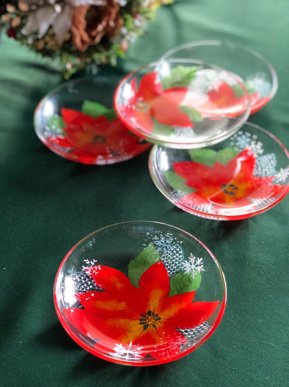 ポインセチアとレース模様の12cmプレート お椀・ボウル・鉢 HITOMI