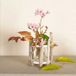 お気に入りの花を飾ってみませんか？　流木の花器、フラワーベース、一輪挿し、６０ 1枚目の画像
