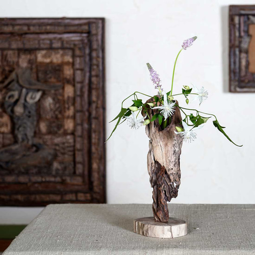 お気に入りの花を飾ってみませんか？ 流木の花器、フラワーベース  