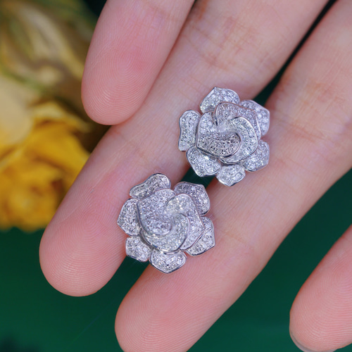 花モチーフ 天然ダイヤモンドピアスk18 ピアス(スタッド・一粒 ...
