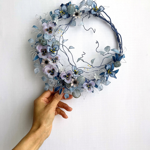 一点物】ビオラと小花 三日月リース ワイヤーリース 直径約24