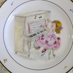 ♡16.5cm皿（♪リズムにのって/ピアノ少女) 3枚目の画像