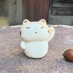 招きねこ　左（茶トラ）　Ｏ-426-A　陶製/Lucky cat/招財貓/Glückliche Katze/भाग्यश 1枚目の画像