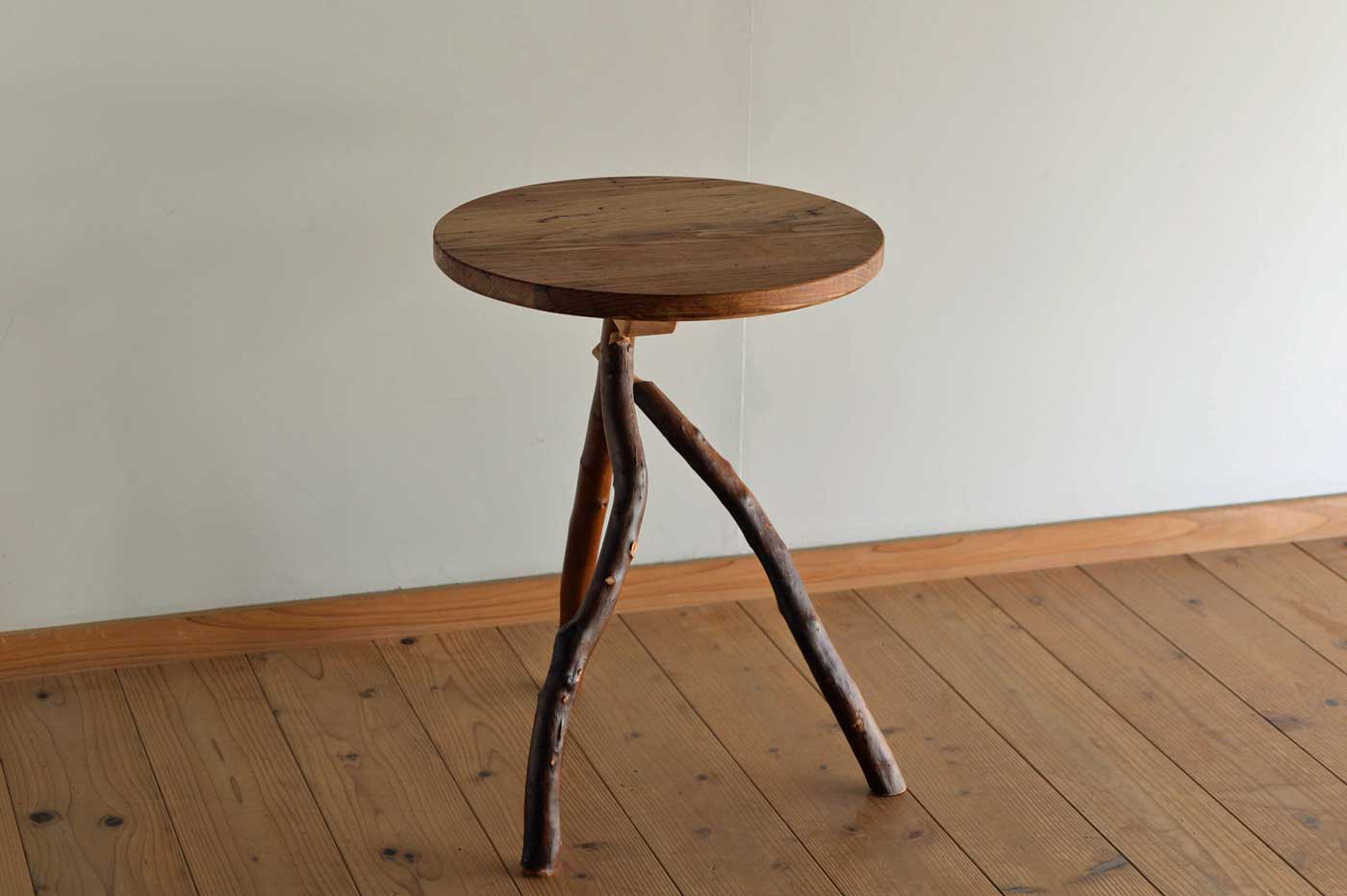 枝の丸テーブル A