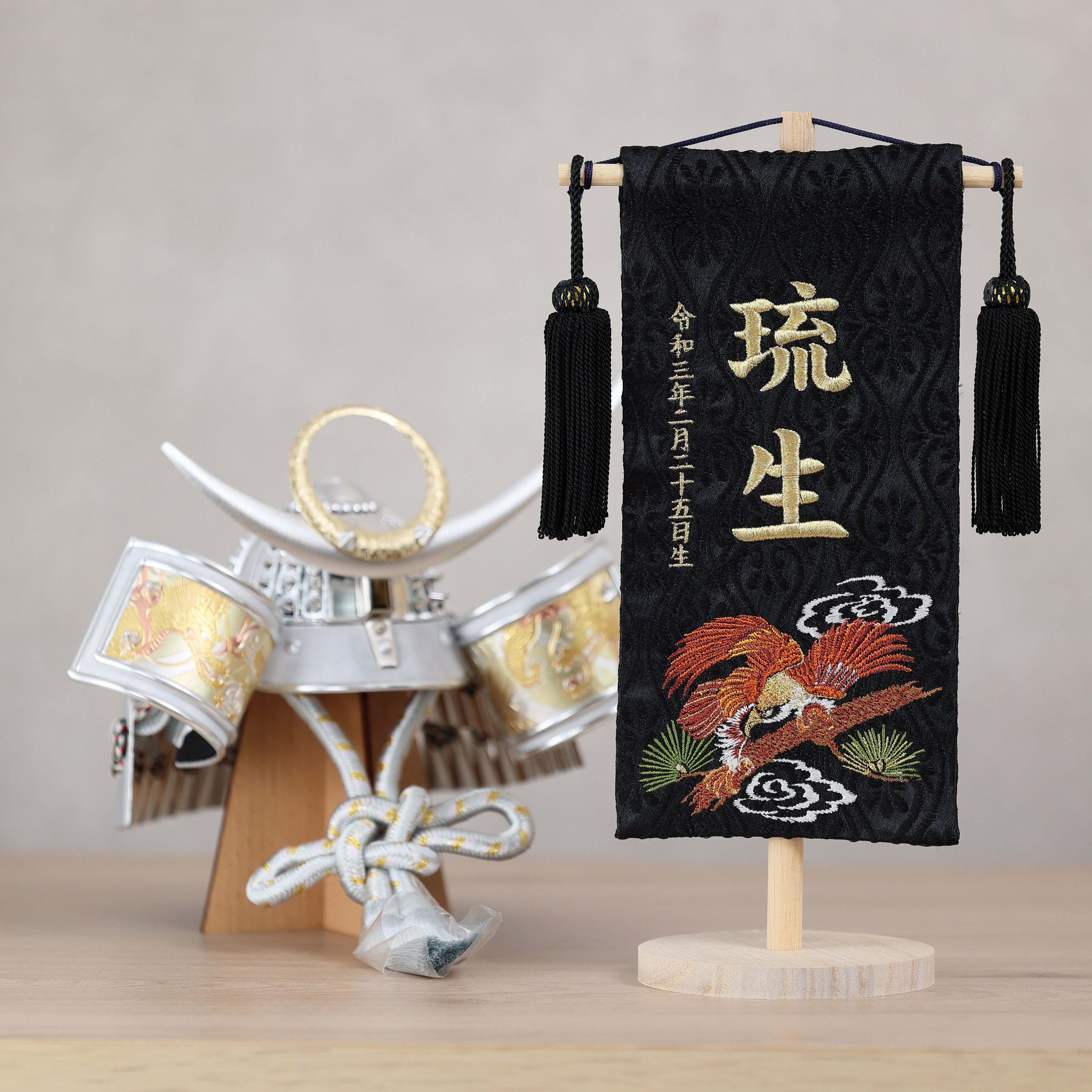 【スタンド付】鷹柄【伝統ｘ金襴のお名前旗】♪20cmのミニ名前旗♪　名前旗　命名書