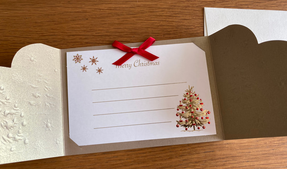2023年新柄入荷！イタリア製　品のある、大人のクリスマスカード！『エンボス加工　きらきら箔押し　ツリー』～リボン付き⑥ 4枚目の画像