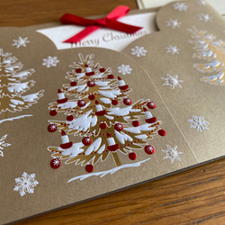 2023年新柄入荷！イタリア製　品のある、大人のクリスマスカード！『エンボス加工　きらきら箔押し　ツリー』～リボン付き⑥ 2枚目の画像