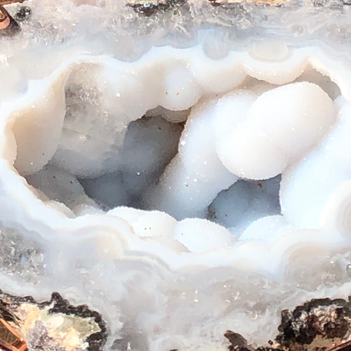 トレジャー瑪瑙 ドゥルージーアゲート 聚宝盆 雪模様 シュガー トルマリン共生 トレジャー瑪瑙 ドゥルージーアゲート 聚宝盆 雪模様 シュガー