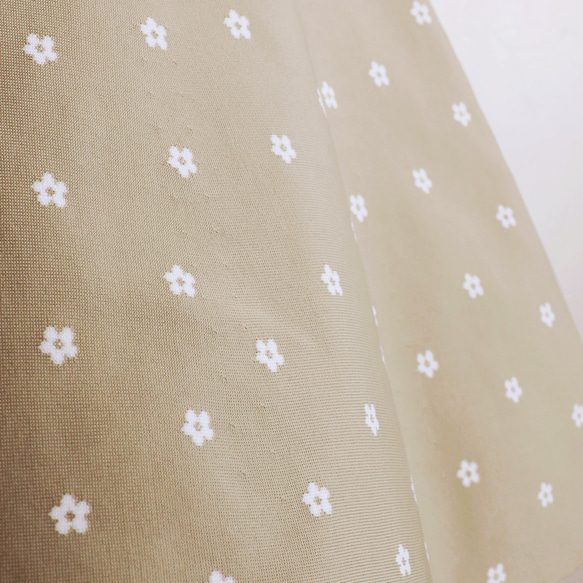 小花柄 形状回復 ニットフレアスカート【ベージュ×ホワイト】 4枚目の画像