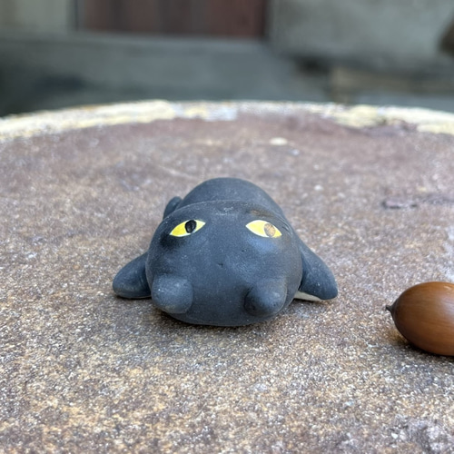 大の字ねこ （クロ） O-427-D 陶製/ cat/貓/Katze