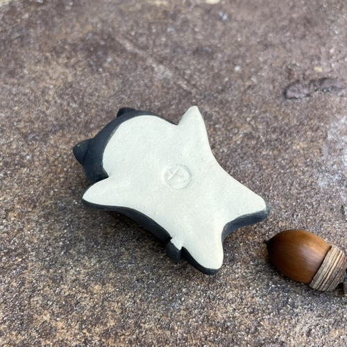 大の字猫 大の字ねこ （グレートラ） O-427-B 陶製 / cat/貓 | サバイディー