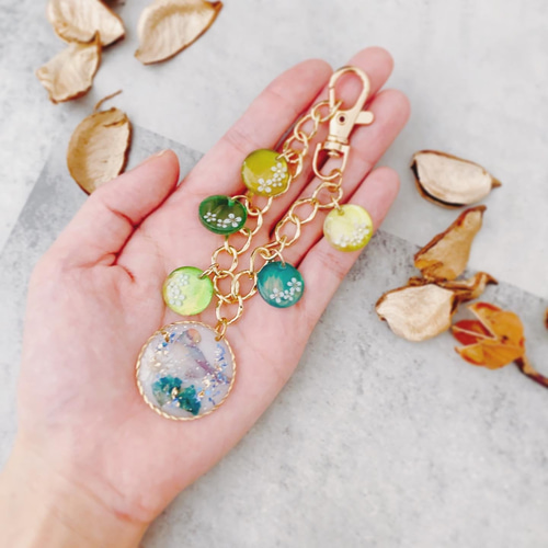 限定キラキラフラワー 豪華 レジンチャーム