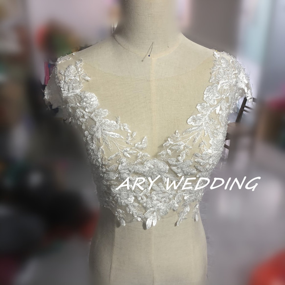 婚紗 僅限上衣 V 領洋裝 3D 3D 蕾絲刺繡新娘/婚禮 第1張的照片
