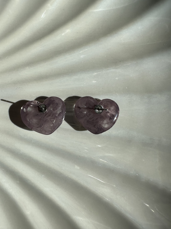 ハートが魅力♡マーブルくすみパープルカラーピアス(ポスト.サージカルステンレス)　透明感　推しカラー　紫.5 6枚目の画像
