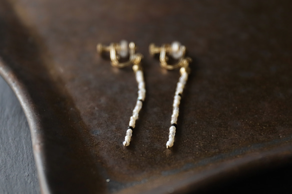 蠕蟲（月光石、黑色尖晶石）耳環 [14kgf]/耳環 (#1094/#1095) 第16張的照片