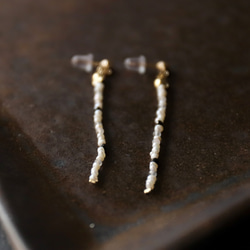 蠕蟲（月光石、黑色尖晶石）耳環 [14kgf]/耳環 (#1094/#1095) 第7張的照片