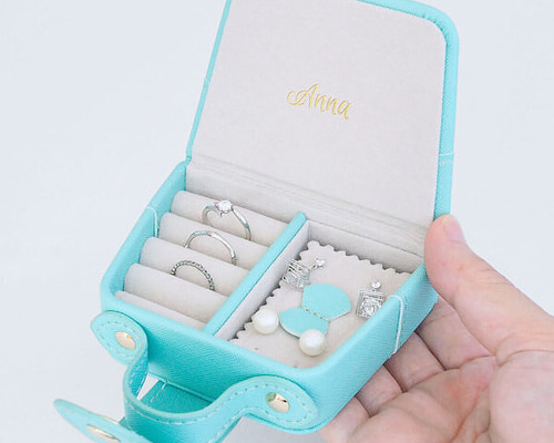 [未使用．美品] agete（ひし形のチャームのみ）箱1付き＋ショッパー付き a69a72618a000ce3479bfbe396cd48