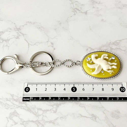 ペガサスのキーホルダー バッグチャーム イエロー 天馬 カメオ