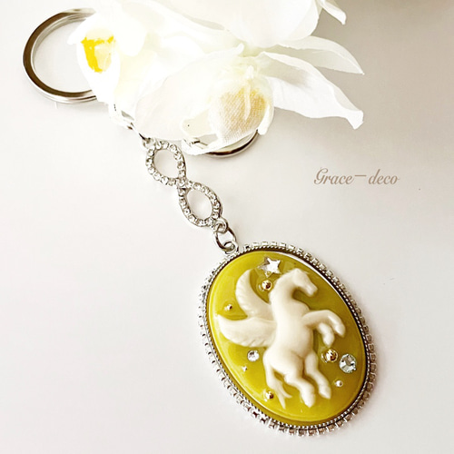 ペガサスのキーホルダー バッグチャーム イエロー 天馬 カメオ
