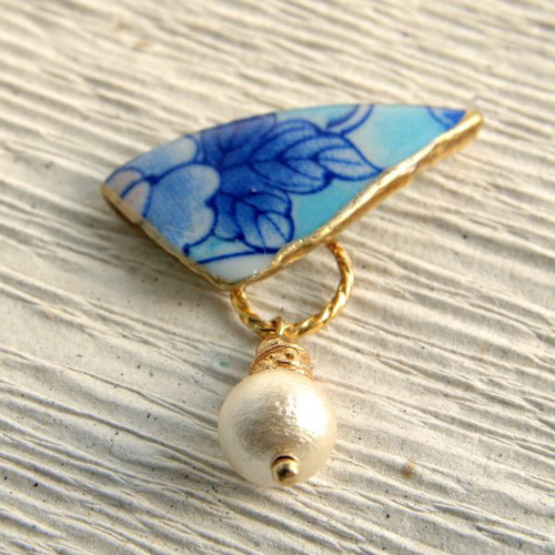 ブローチ 白い石付き フランス ヴィンテージ 銀張りのライトストーンと