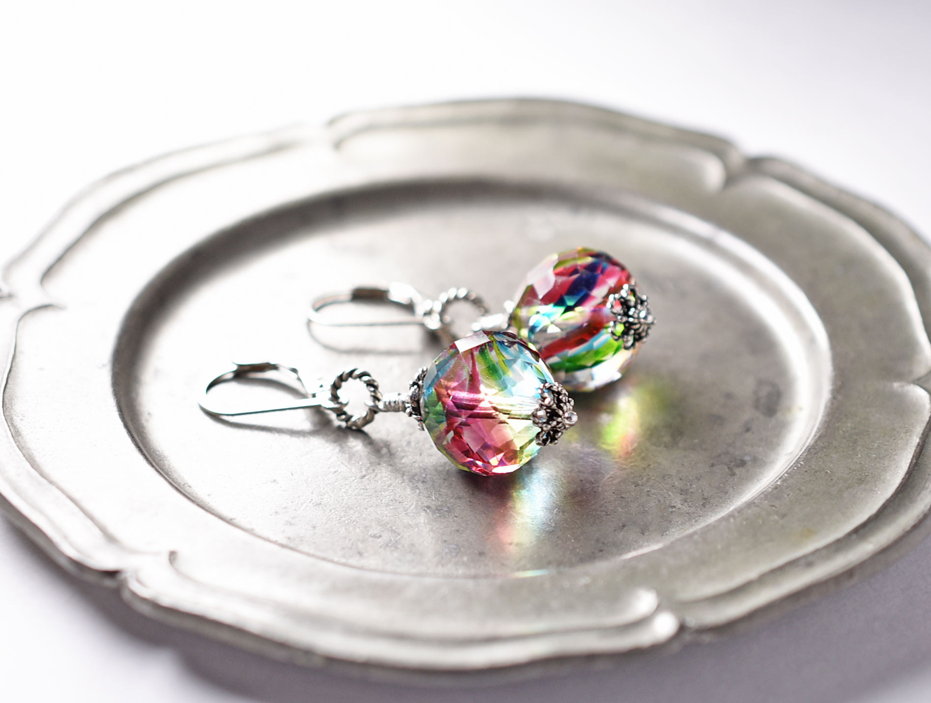 アンティーク 虹色 アイリスガラスのペンダントトップ/チャーム