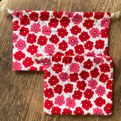 赤い花柄のランチボックス&カップ入れ 2枚目の画像