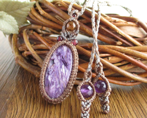 秋・冬SALE 】チャロアイトのマクラメペンダント 〈CP003〉 ネックレス