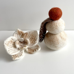 羊毛フェルトで作ったふんわり美しい胡蝶蘭の置物　 3枚目の画像
