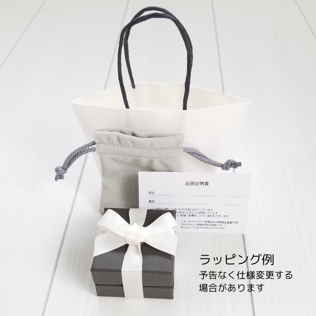 小さなコスモスとパールのピアス