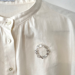 花のリースブローチ シルバー 5枚目の画像