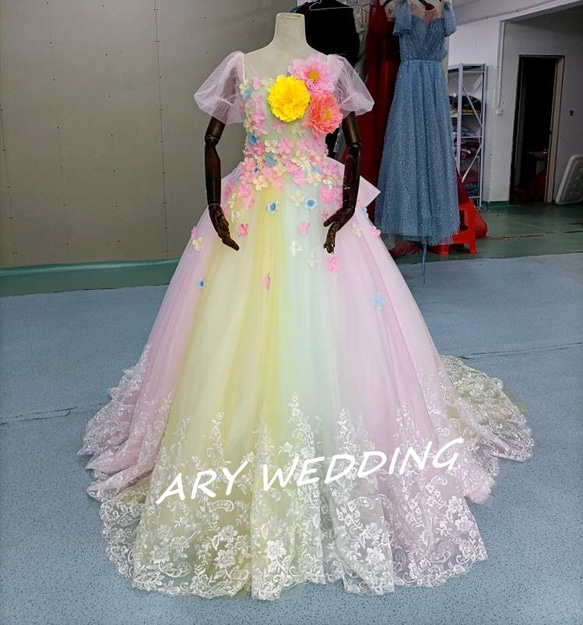 高品質！ レインボースカート ベアトップカラードレス　ウエディングドレス　 プリンセスライン 憧れのドレス 1枚目の画像