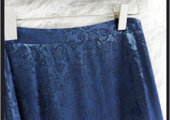 青春獨立寶藍亮光綢面花卉刺繡 古董絲質直筒裙 skirt 第10張的照片