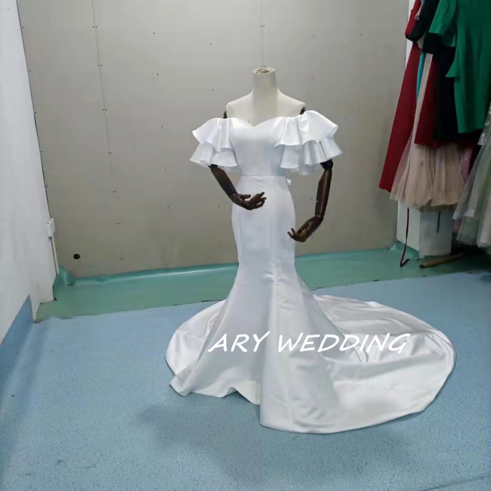 美品！フランス風 ウエディングドレス オフホワイト 光沢サテン オフショル 憧れ 結婚式