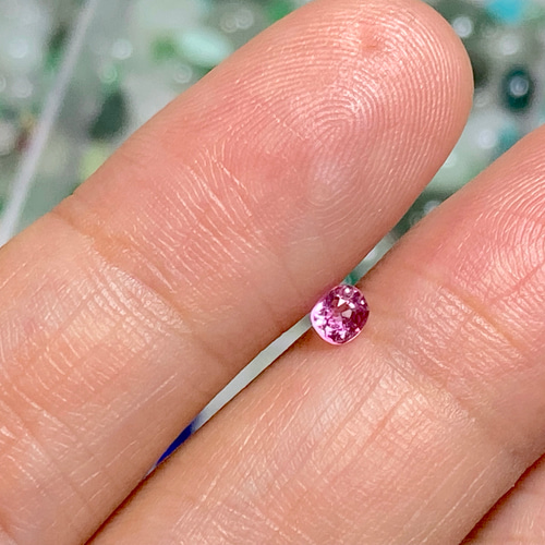 天然スピネル 0.33ct 【VIVID NEON PINK】 ミャンマー