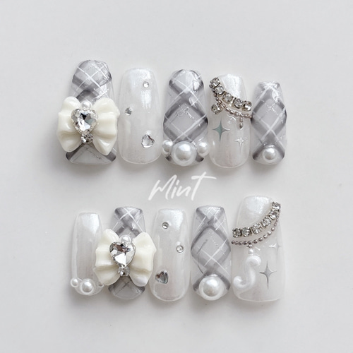 パール ホワイト 乳白色ネイル ♡ ネイルチップ ガーリー 成人式 前