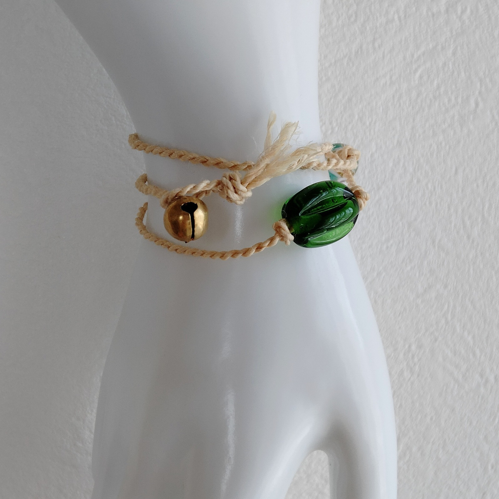 4way精麻・鈴・ガラスビーズチョーカーネックレスブレスレットアンクレットグリーン緑エスニックガラス玉ヘンプアクセサリー